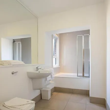 Grafton Street District Apartment *