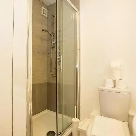 Grafton Street District Apartment *