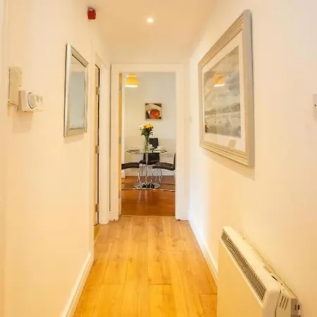 Grafton Street District Apartment *
