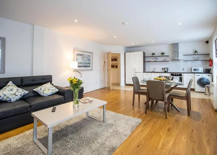 Grafton Street District Apartment