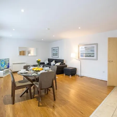 Grafton Street District شقة