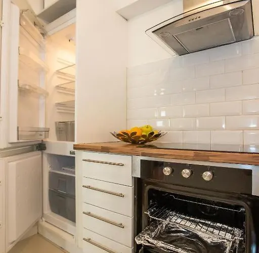 Апартаменты Grafton Street District *